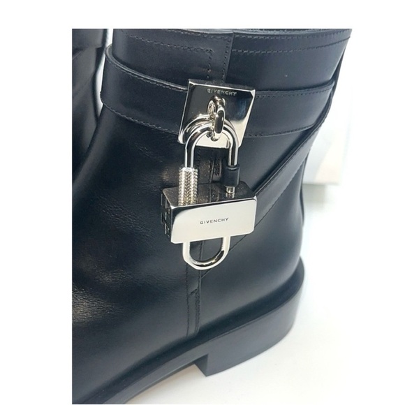 GIVENCHY LEATHER METAL LOGO LOCK
ANKLE BOOTS BOOTIES STACKED HEEL NEW
SIZE 6 - Picture 12 of 16